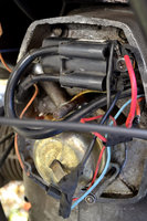 DSC_6449.jpg (867.86 KiB) Viewed 26910 times Bobină japoneză pe Arkadi. Cu platină, avans centrifugal şi GoTronic (nu se vede).