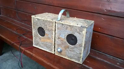 WP_20150806_19_45_35_Pro.jpg (309.57 KiB) Viewed 19972 times Amplificator audio făcut din OSB, plasă şi un vechi radio-CD-player