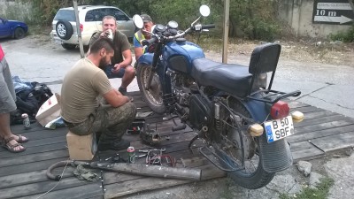 WP_20150811_19_27_36_Pro.jpg (393.08 KiB) Viewed 19972 times Descoperim în ograda lui Andrei "Rat_Jawa" că Arkadi suferă de găuri nedorite